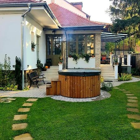 Belvarosi Kerteshaz Keszthely Bagian luar foto