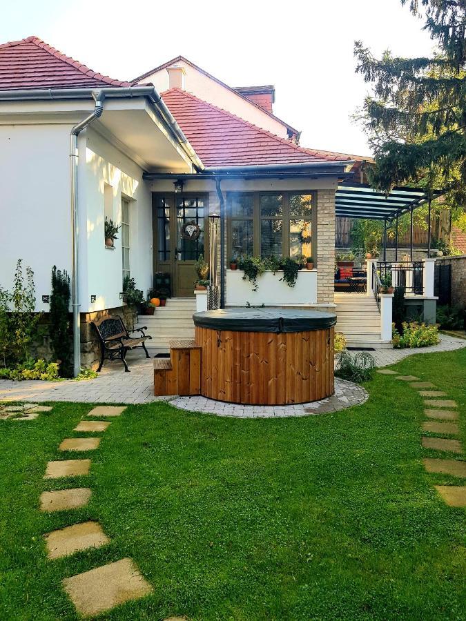 Belvarosi Kerteshaz Keszthely Bagian luar foto