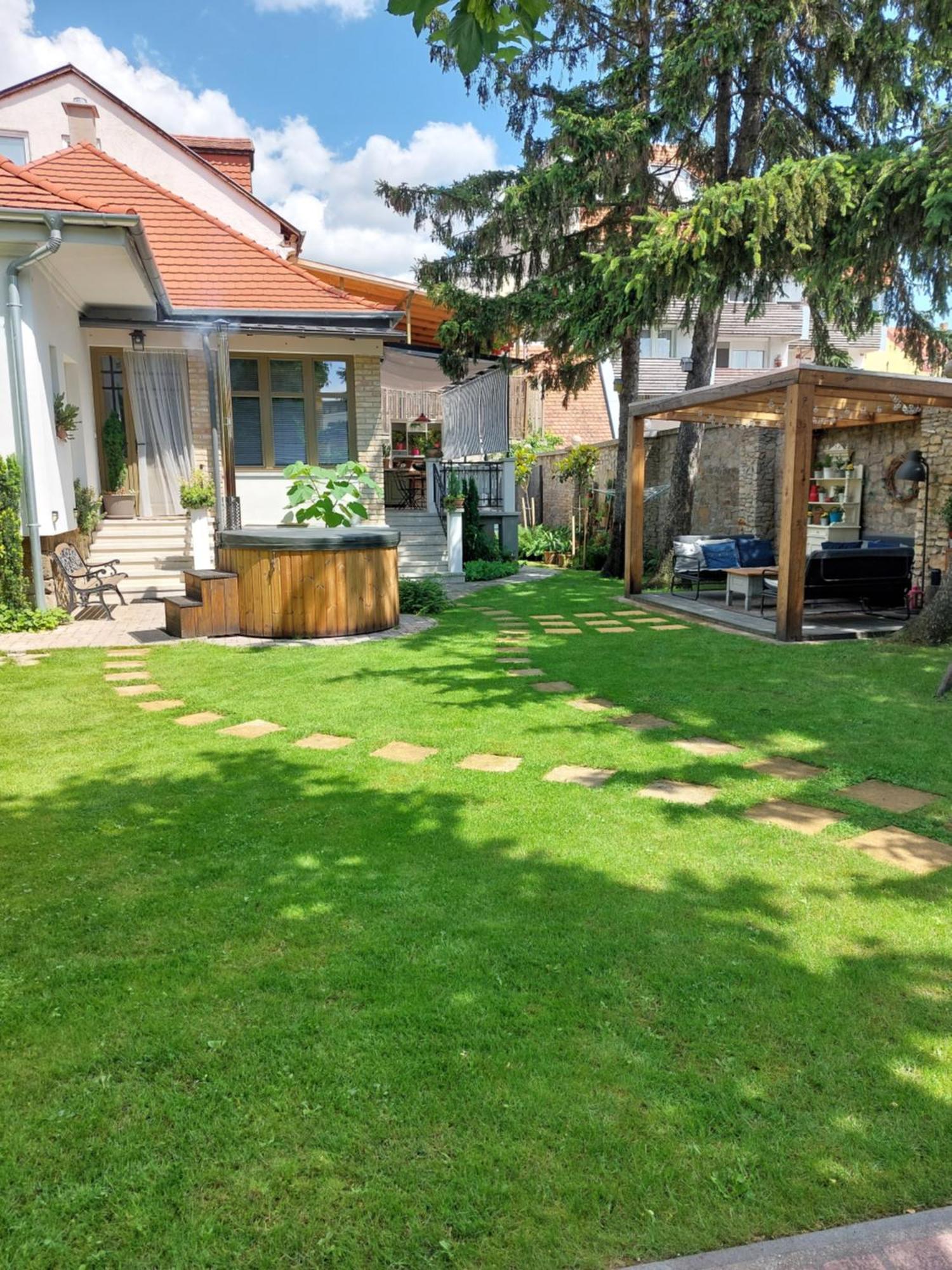 Belvarosi Kerteshaz Keszthely Bagian luar foto